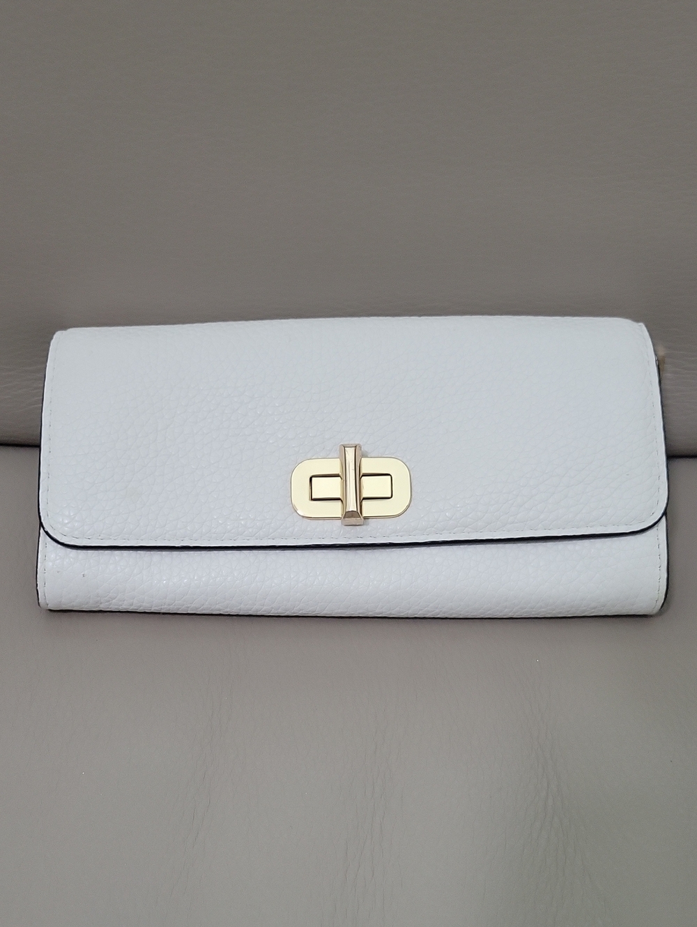 Michael Kors Jet Set White Pebble Leather Turn-Lock Wallet